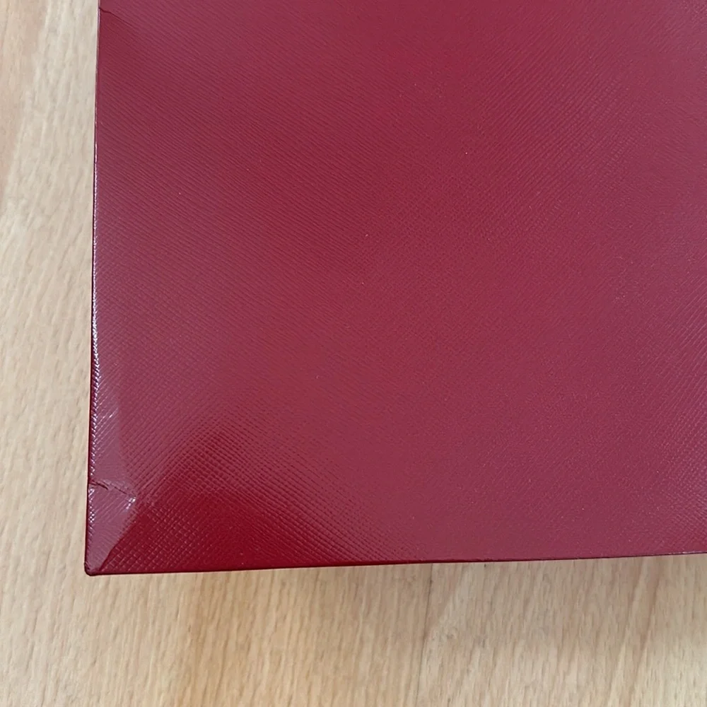 Cartier shopping bag, receipt holder, perfume samples and coloring book - Picture 5 of 16